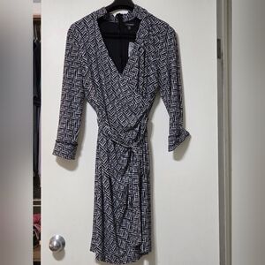 NWT B+W geometric Print Faux Wrap Deep-V Le Chateau Lon Dress Size Large